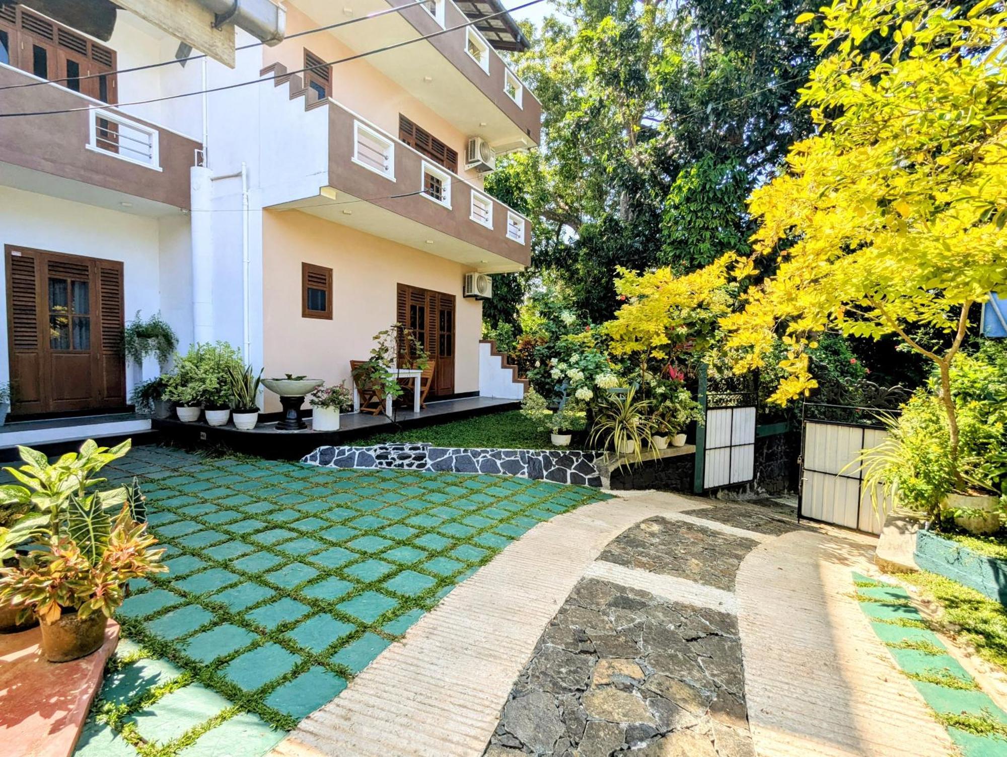 Halcyon Rest Villa Hikkaduwa Buitenkant foto